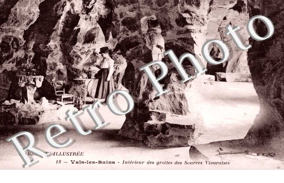 Interieur des Grottes des Sources Vivaraises