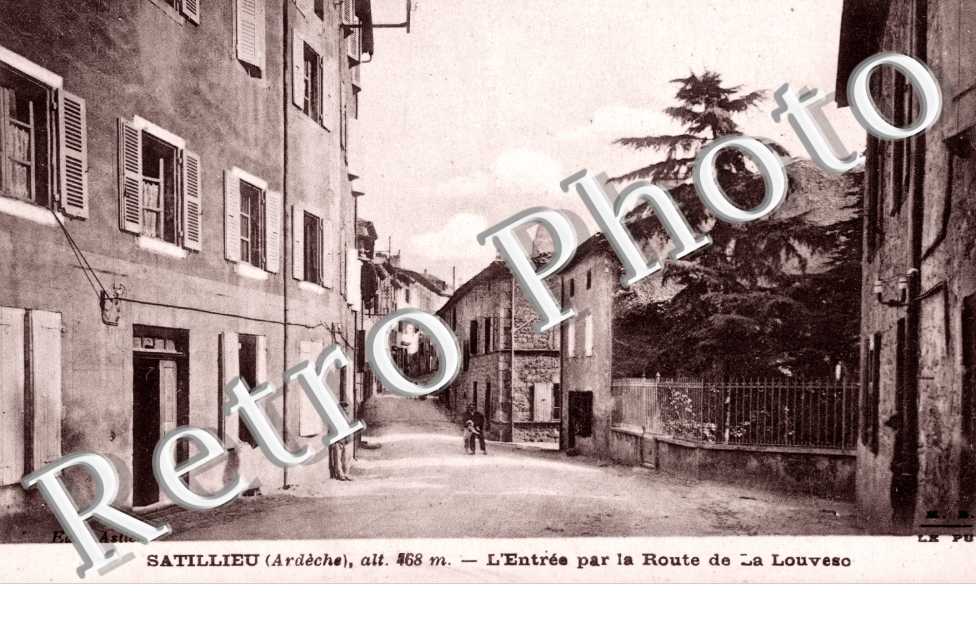 L'Entree par la Route de la Louvesc