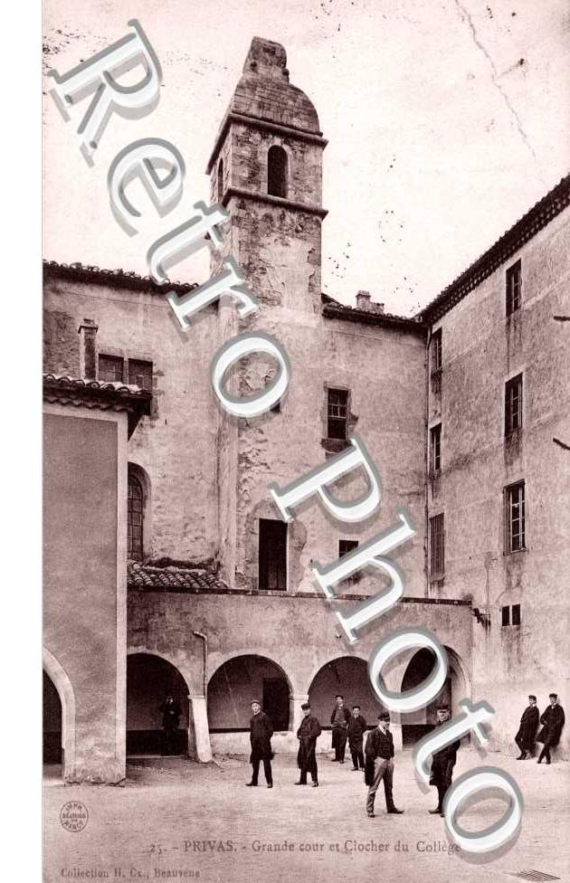Grande Cour et Clocher du College