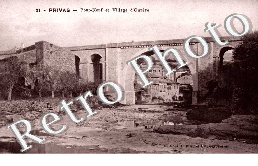Le Pont Neuf et Village d&#039;Ouveze