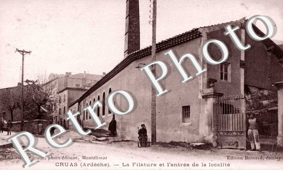 La Filature et l&#039;entree de la localite