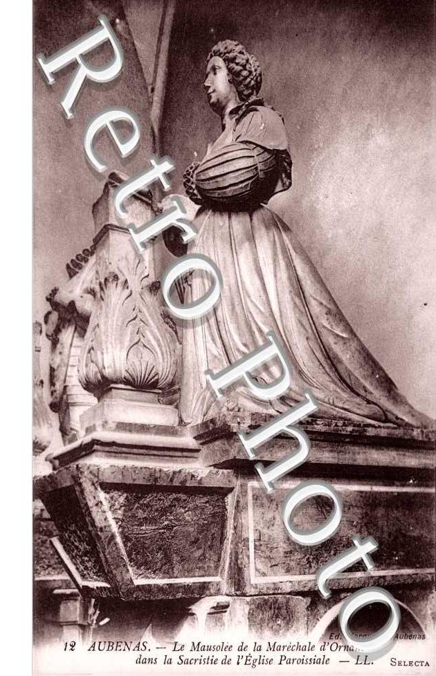 Le Mausolee de la Marechale d'Ornano dans la Sacristie de l'Eglise Paroissiale