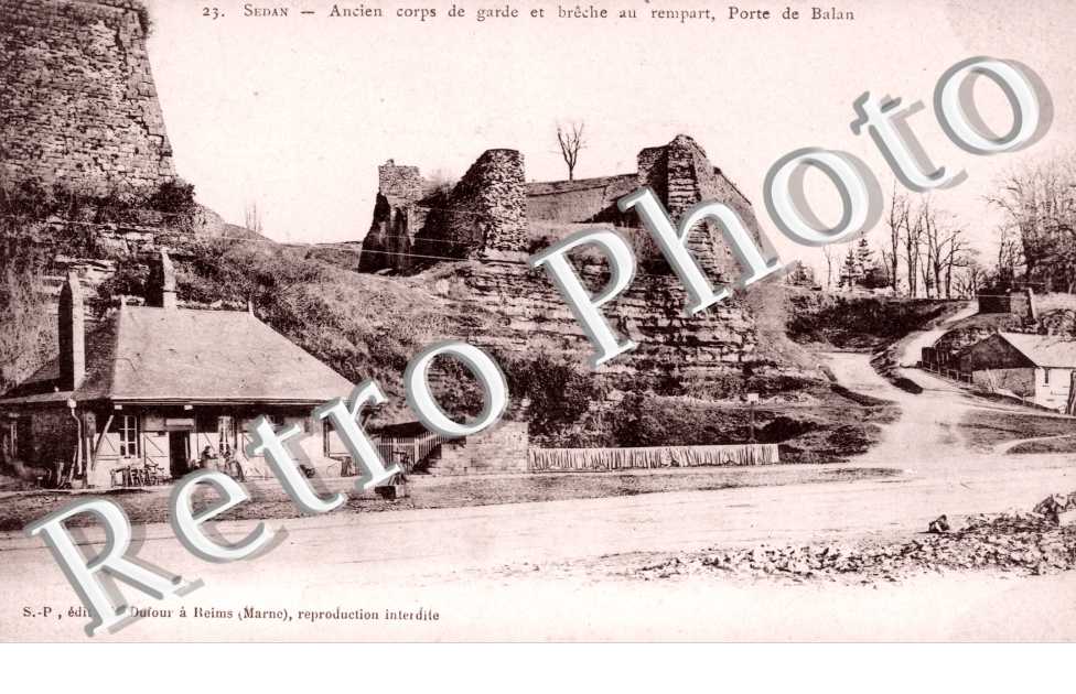 Ancien corps de garde et breche au rempart porte Balan
