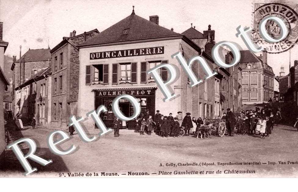 Attelage de chien petit plan Place Gambetta et rue Chateaudun
