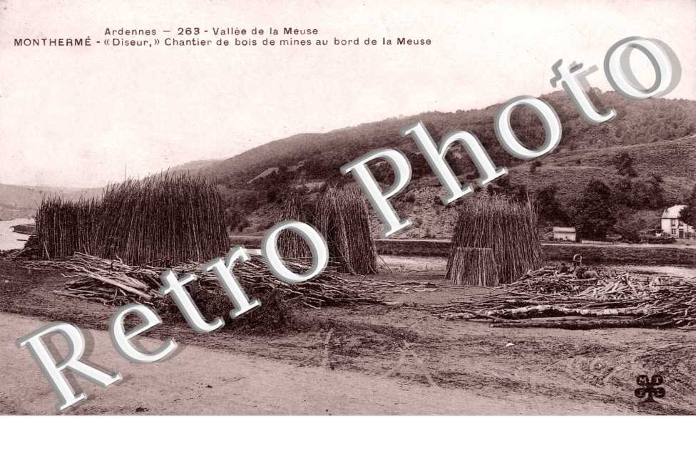 "Diseur" chantier de bois de mines au bord de la meuse