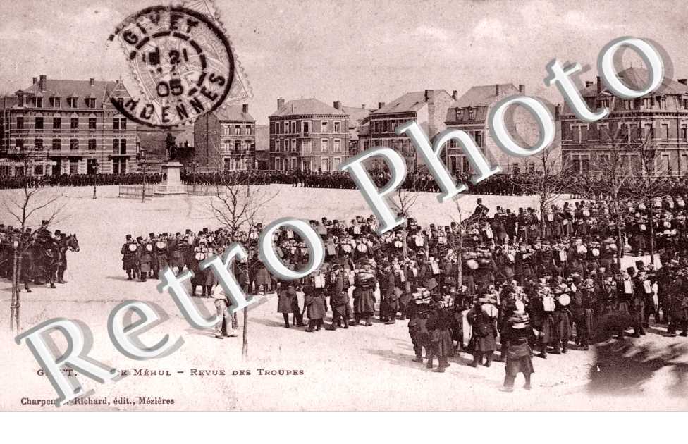 place Mehul, revue des troupes