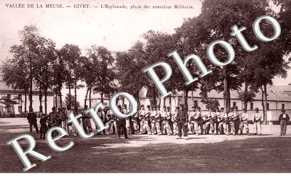 l&#039;esplanade, place des exercices militaires