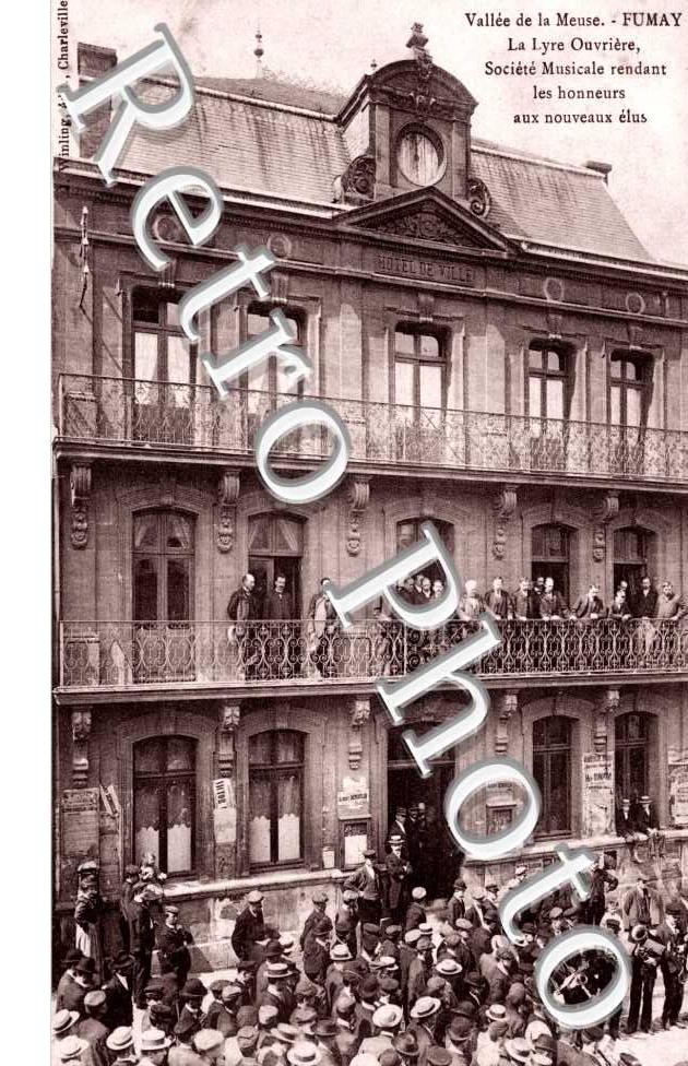 La Lyre Ouvriere, societe musicale rendant les honneurs aux nouveaux elus