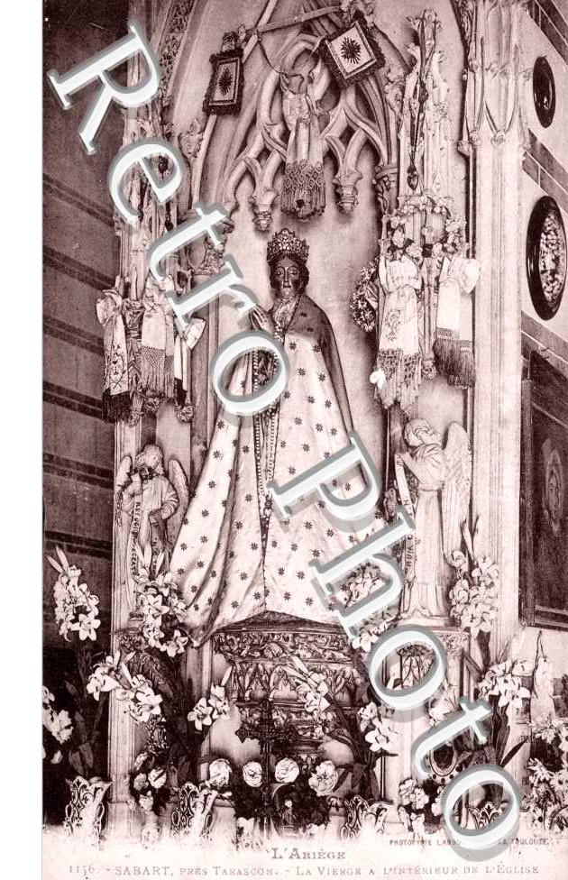 Sabart  la vierge a l&#039;interieur de l&#039;eglise