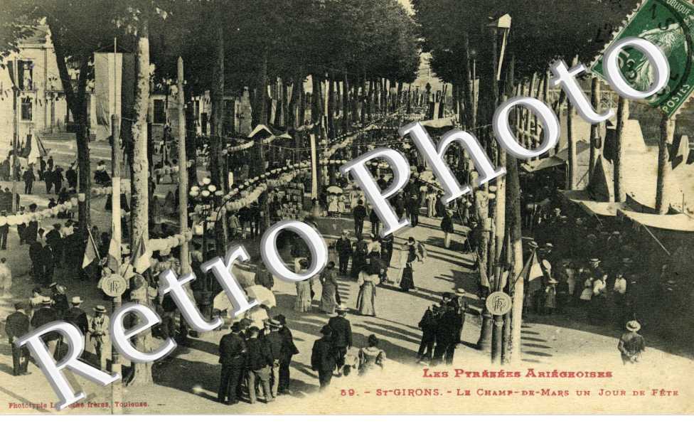 le champ de Mars un jour de fete