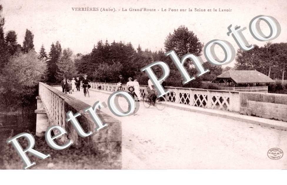 le pont sur la Seine et le lavoir