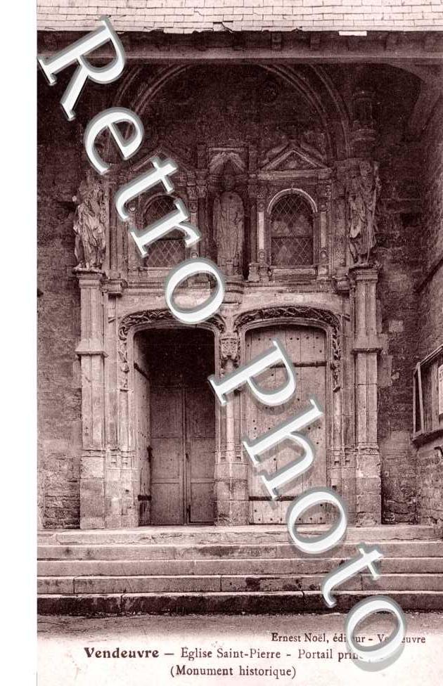 Eglise Saint Pierre, Portail