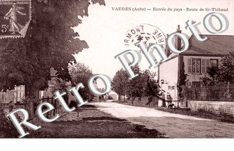 Entree du Pays, Route de St Thibaud