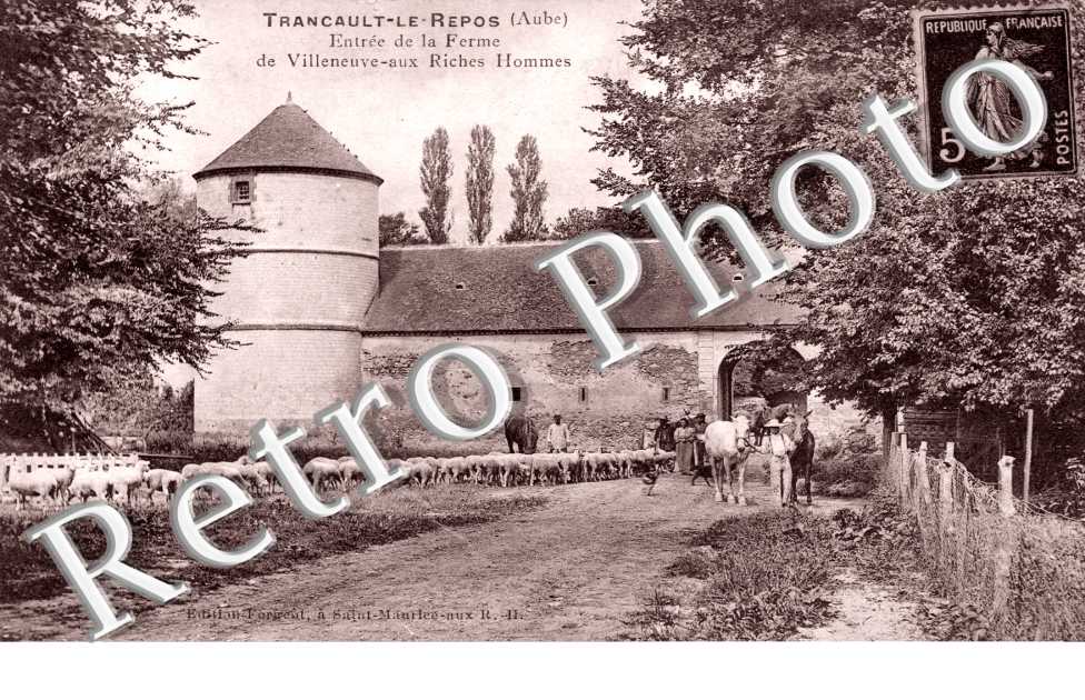 Entree de la Ferme de Villeneuve aux Riches Hommes