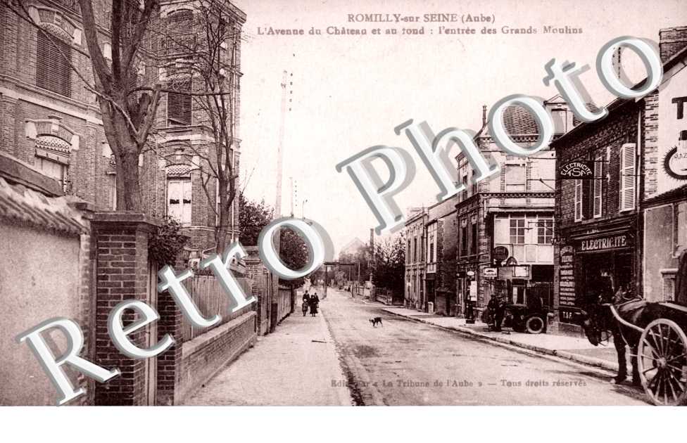 l'Avenue du Chateau et l'Entree des Grands Moulins