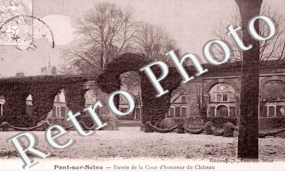 entree de la Cour d&#039;Honneur du Chateau