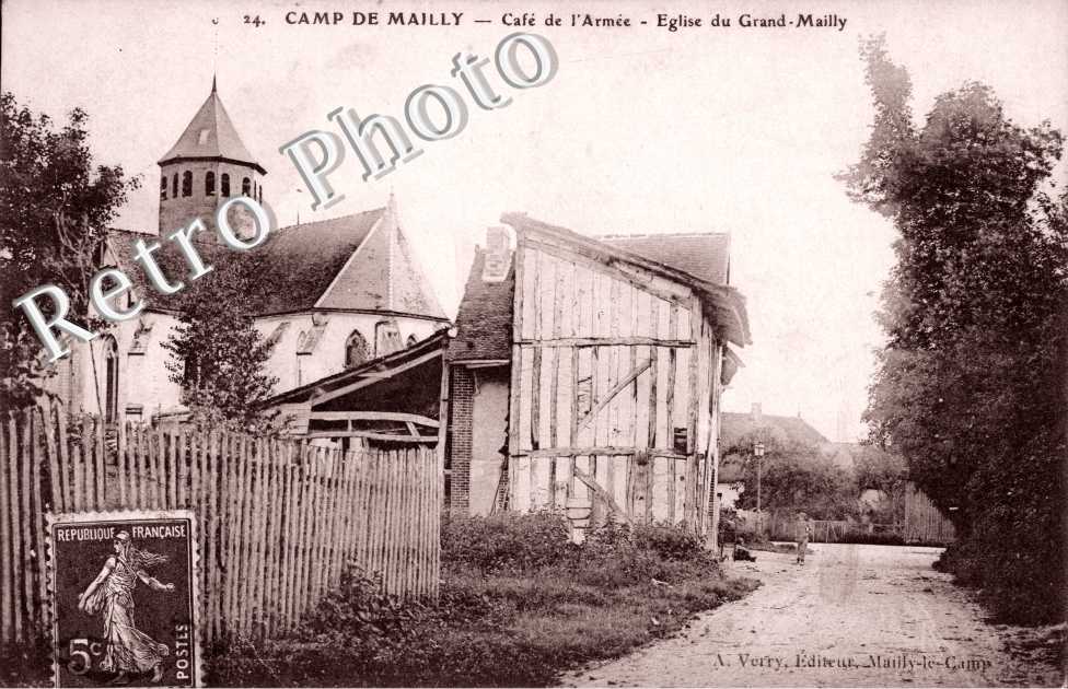 Cafe de l&#039;Armee et Eglise du Grand Mailly