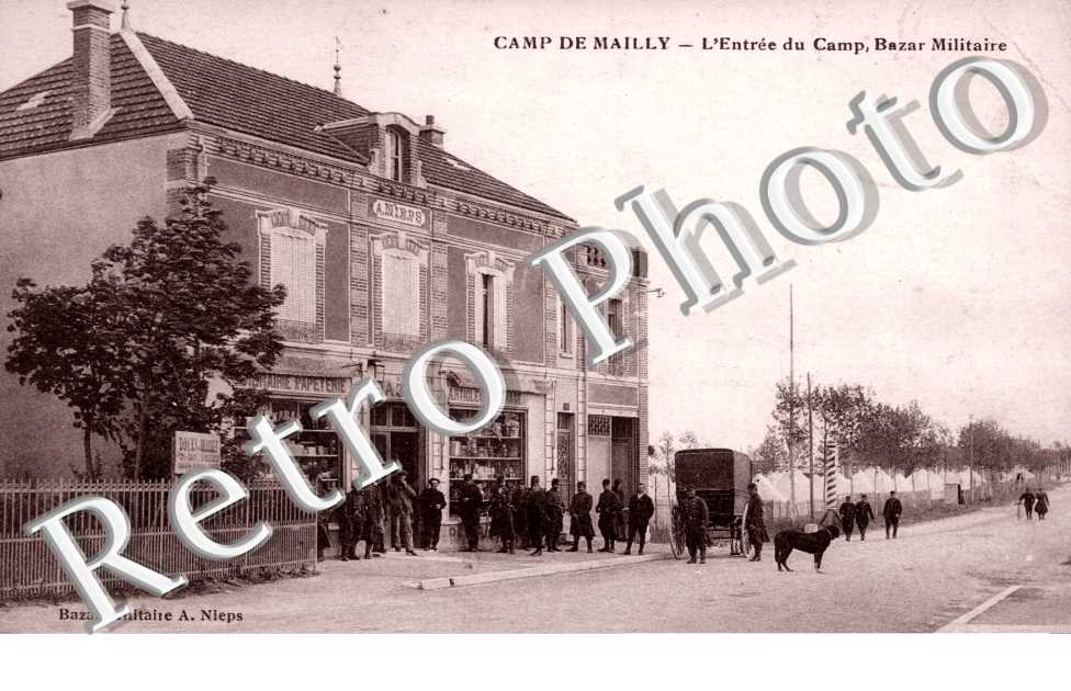 L&#039;Entree du Camp, Bazar Militaire