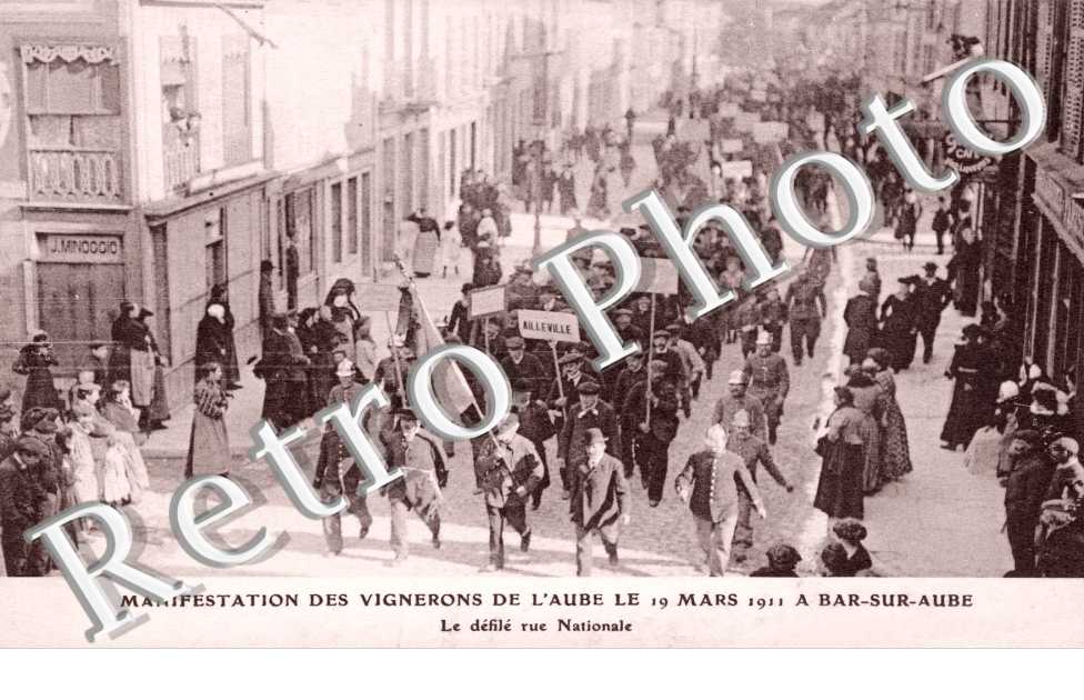 rue Nationale   Manifestations des vignerons le 19 mars 1911, le defile