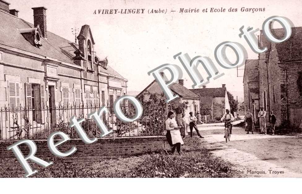 La mairie et l&#039;ecole des garcons