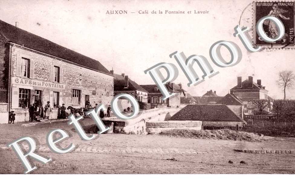 cafe de la fontaine et lavoir