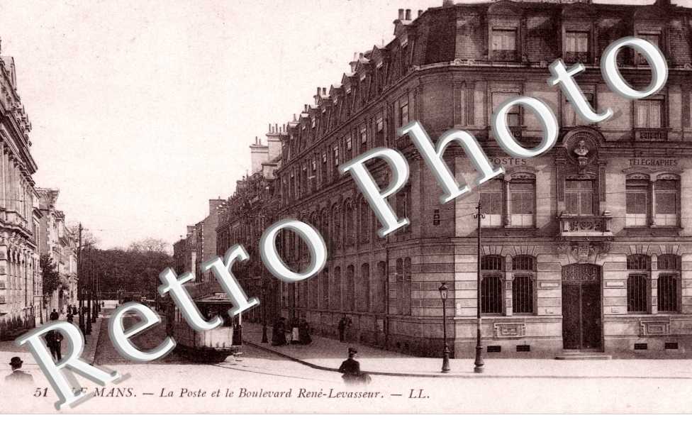 la poste et boulevard Rene Levasseur
