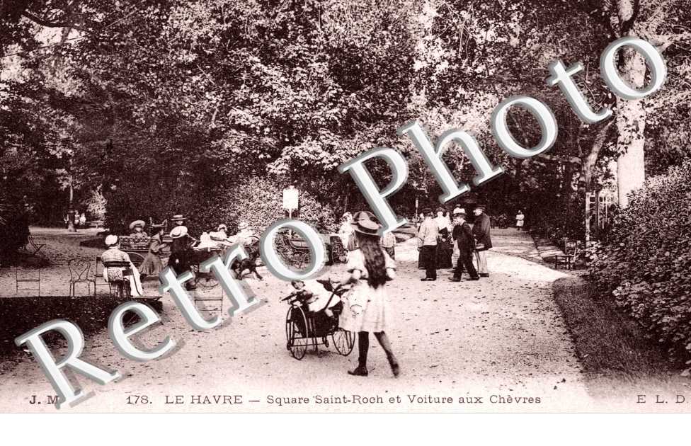Square Saint Roch et Voiture aux Chevres