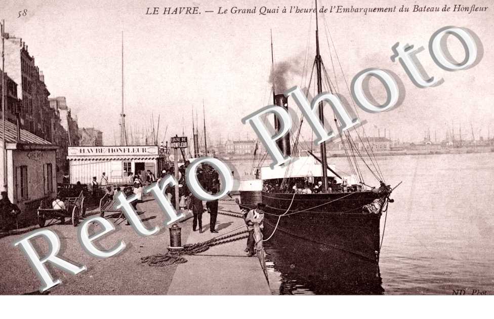Le Grand Quai a l&#039;heure de l&#039;Embarquement du Bateau de Honfleur