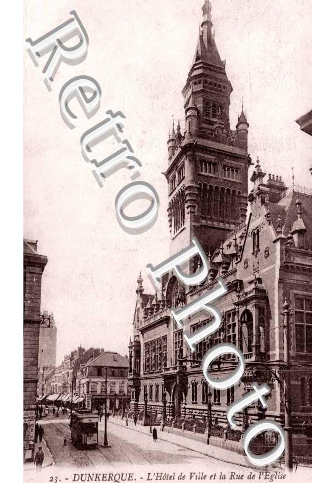 l&#039;hotel de ville  et la rue de l&#039;eglise