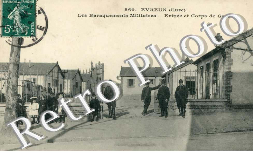 Les baraquements militaires - entree et corps de garde