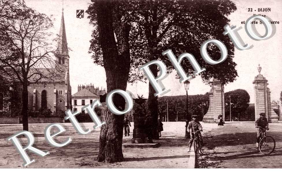 Eglise et Porte Saint-Pierre