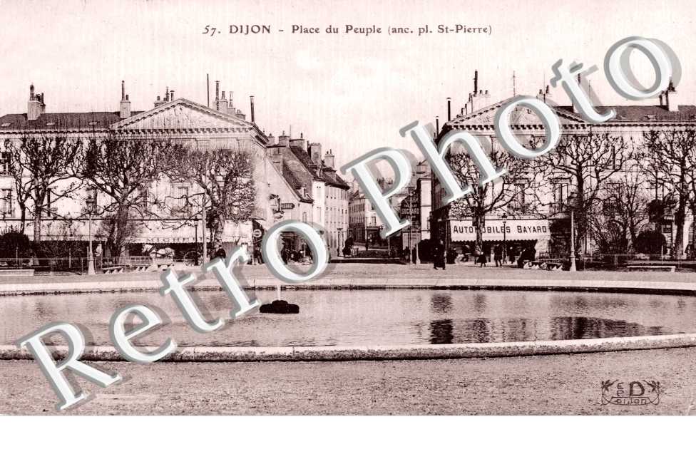 Place du Peuple (anciennement Place Saint-Pierre)