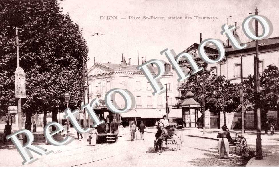 Place Saint-Pierre, Station des Tramways