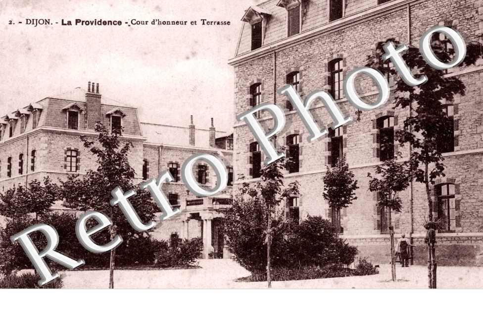 la Providence, Cour d&#039;Honneur et Terrasse