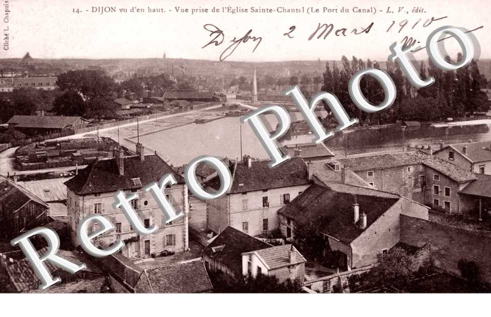 Vue prise de l&#039;Eglise Sainte-Chantal (le Port du Canal)