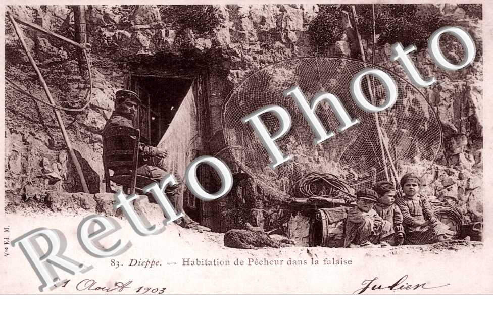 habitation de pecheur dans la falaise