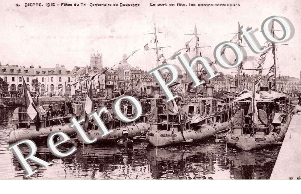 Fetes du Tri Centenaire de Duquesne, le port en fete, les contre torpilleurs