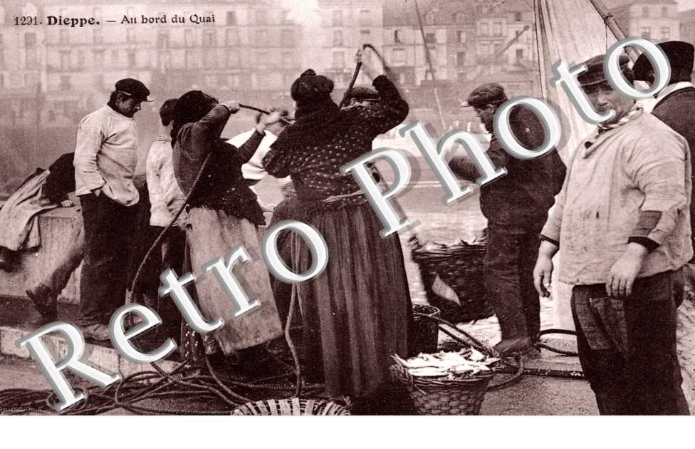 Pecheurs au bord du Quai