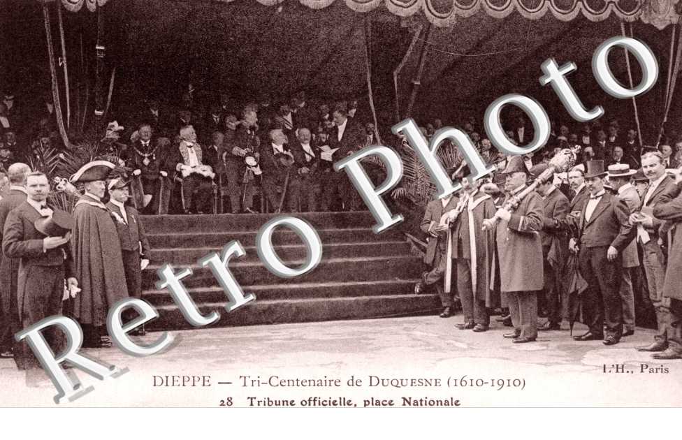 Tri Centenaire de Duquesne, Tribune officielle, Place Nationale