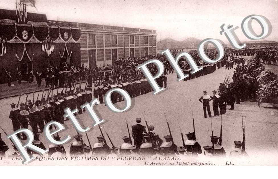Funerailles des Victimes du Pluviose du 26 Mai 1910, l'Arrivee au Depot mortuaire