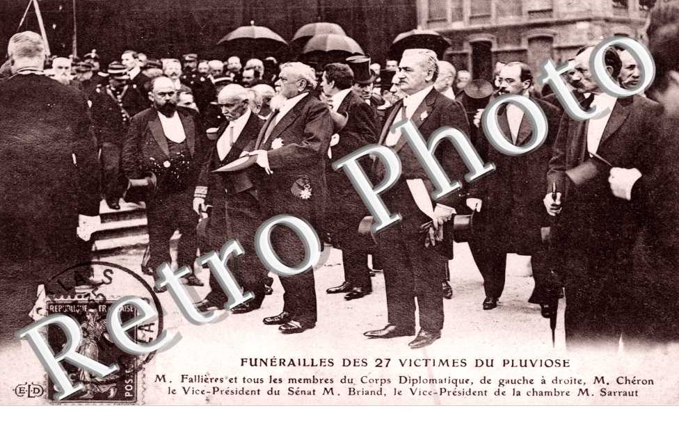 Funerailles des victimes du Pluviose, M. Fallieres et les membres du Corps Diplomatique