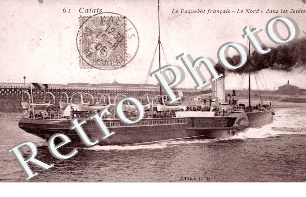 Paquebot francais Le Nord dans les Jetees