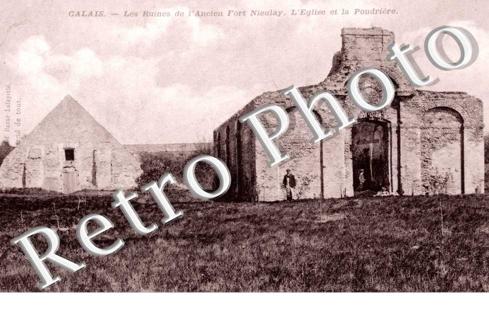 Les Ruines de l'Ancien Fort Nieulay, l'Eglise et la Poudriere