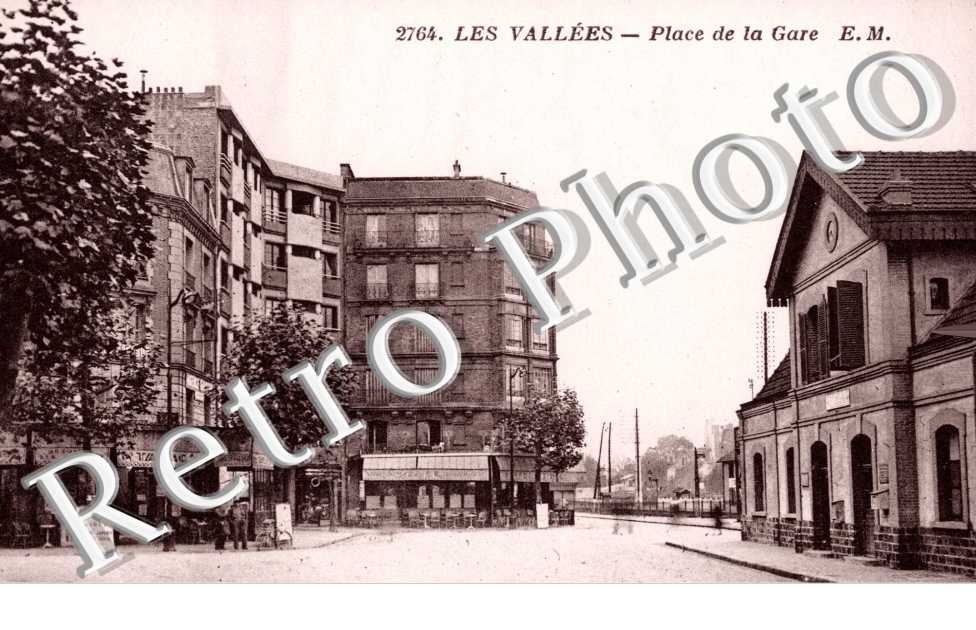 Les Vallees, Place de la Gare