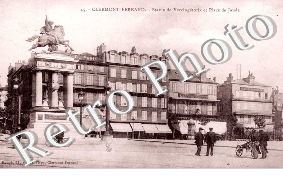 Place de Jaude et Statue de Vercingetorix