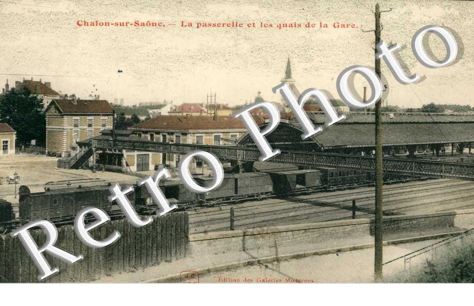 La Passerelle et les Quais de la Gare