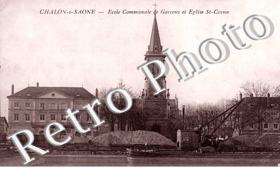 Ecole Communale de Garcons et Eglise St Cosme