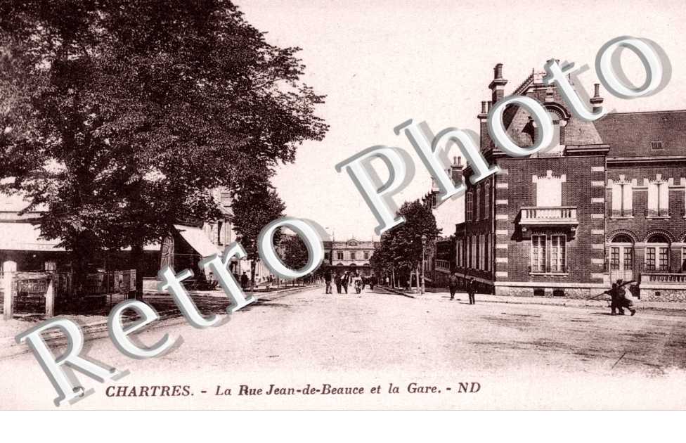 Rue Jean de Beauce et la gare
