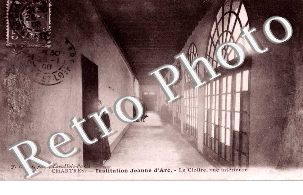 Institution Jeanne d'Arc , le cloitre vu interieur