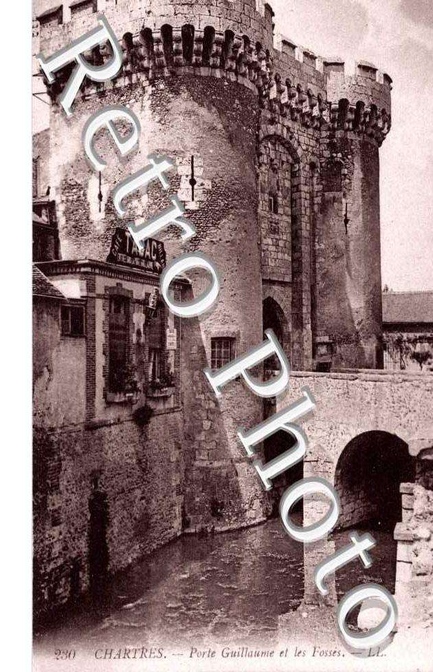 Porte Guillaume et les fosses